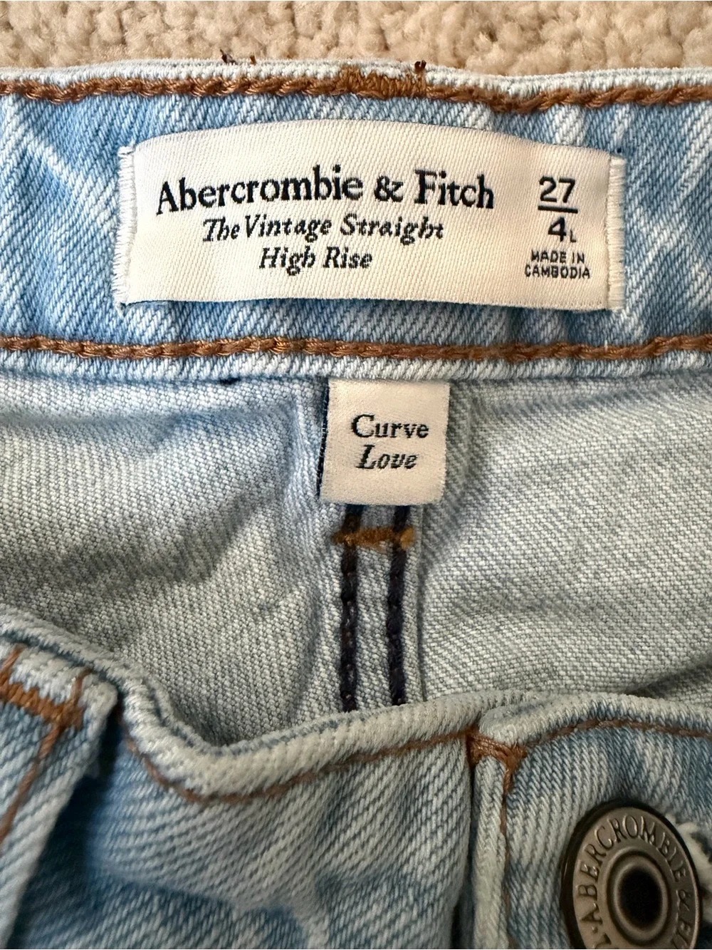 Abercrombie & Fitch The Vintage Straight
High Rise Jean - Curve Love- Light Wash - Picture 4 of 5